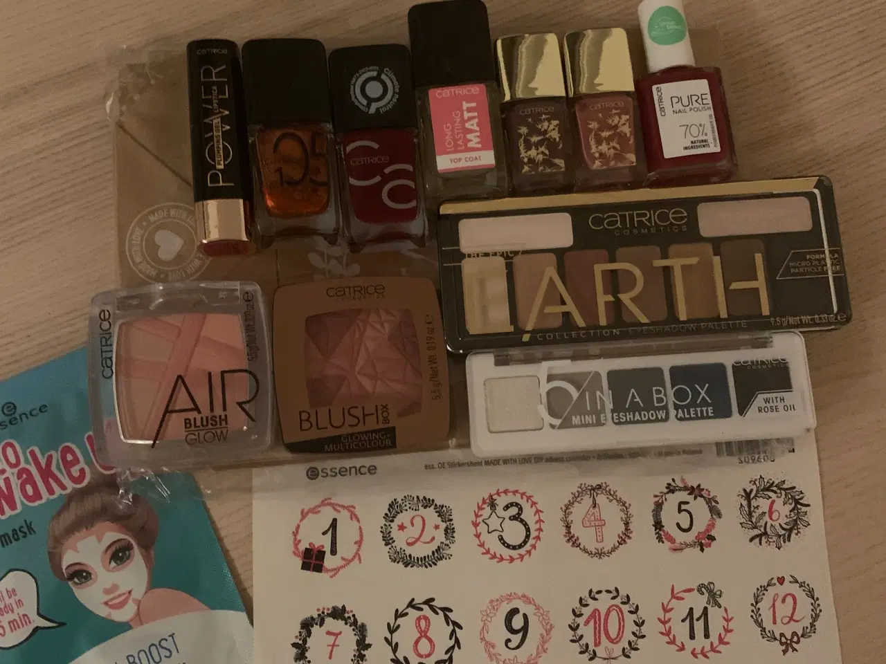 Billede 1 - Pakkekalender med make up