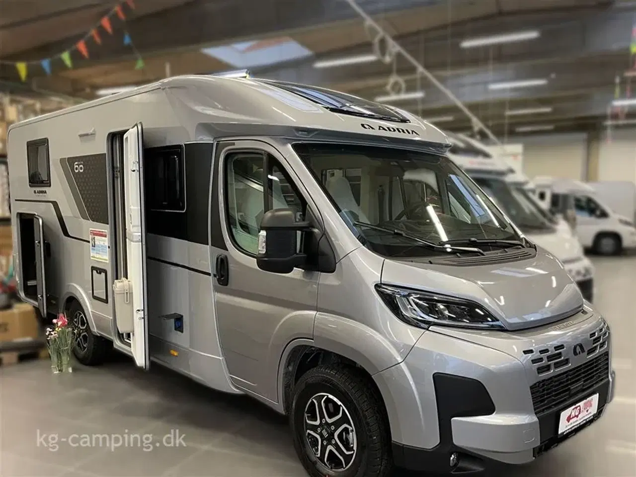 Billede 1 - 2026 - Adria Compact PÅ VEJ! Adria Compact DL 60 Years Selection – Jubilæumsmodel 2026