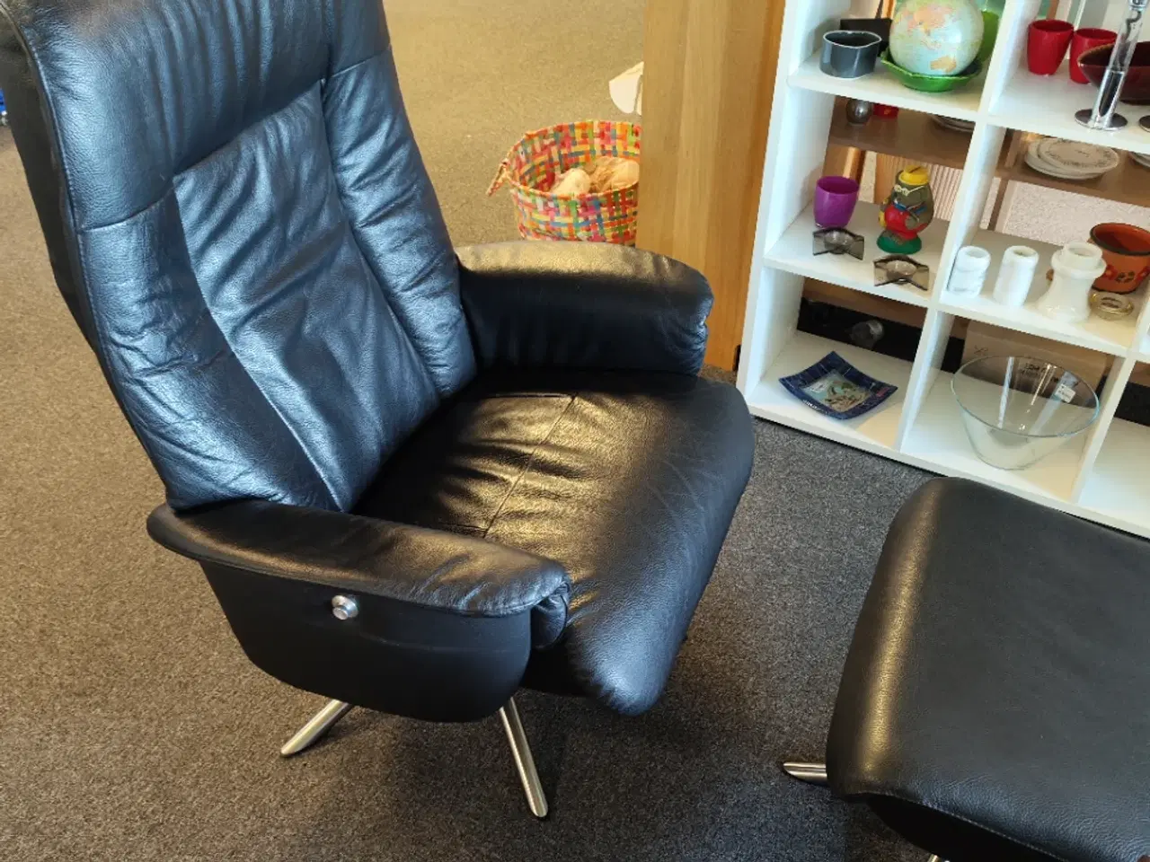 Billede 2 - Læderlænestol med skammel