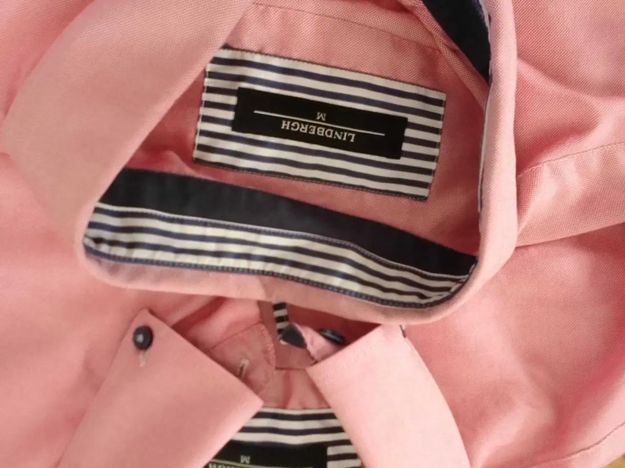 Billede 2 - 2 stk skjorter str m 