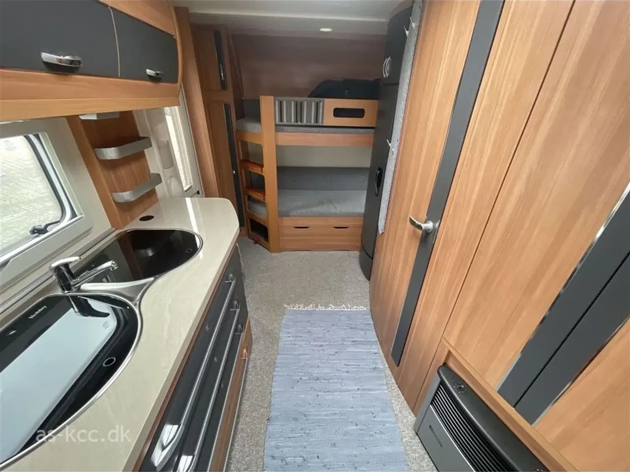 Billede 7 - 2011 - Hobby De Luxe 420 KB   Hobby De Luxe 420 KB årg. 2011 Lufttelt, Mover, Næsten Nye dæk.. 4 siddepladser, 4 sovepladser.