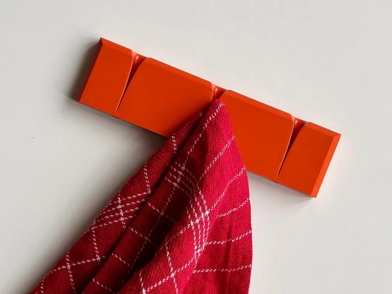 Billede 1 - Knagerække, orange plast