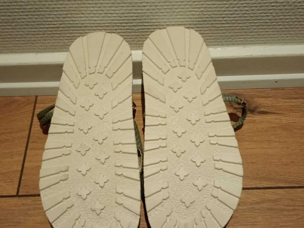 Billede 2 - Fine damesandaler, FASHION, str. 38. Aldrig brugt.