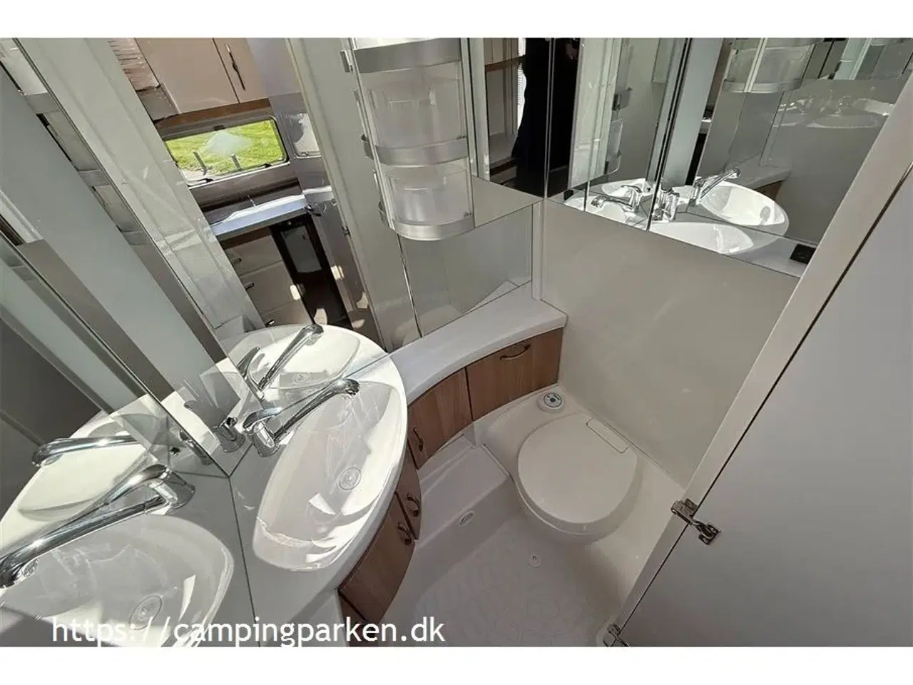 Billede 8 - 2021 - Hobby De Luxe 440 SF   Mindre campingvogn med mulighed for lav totalvægt, mover og cykelstativ monteret