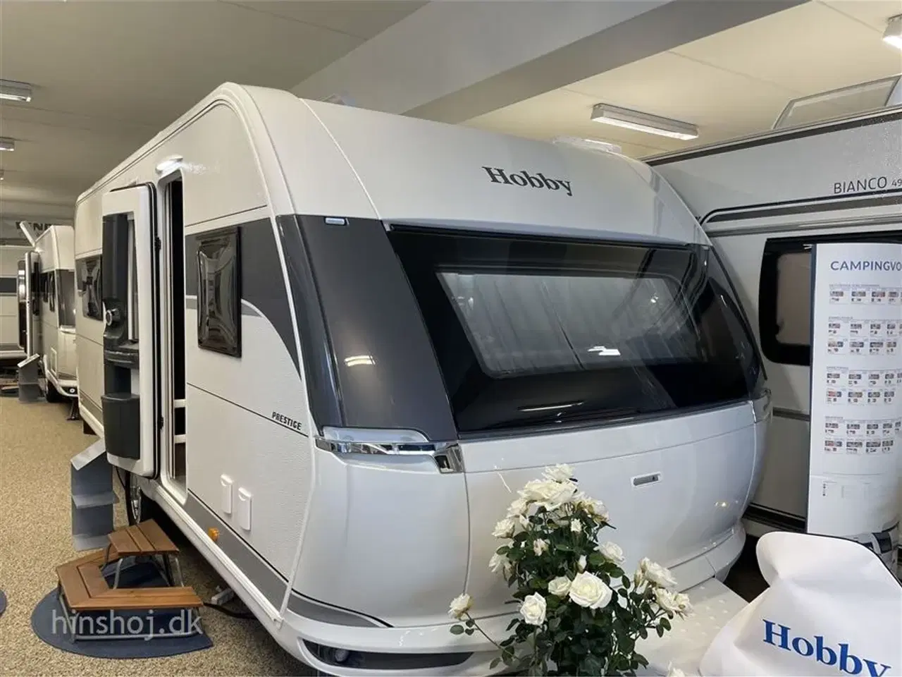 Billede 1 - 2025 - Hobby Prestige 560 FC Alde   Hobby med stor rundsiddegruppe og vinkelkøkken fra Hinshøj Caravan A/S