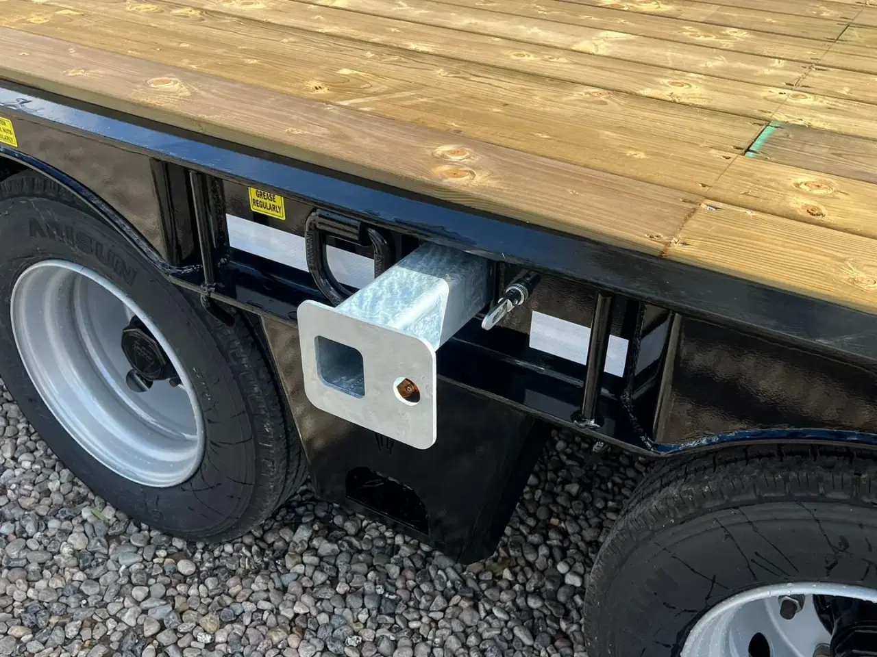 Billede 8 - Tyrone 27TLL LANG MODEL med forbredningsudstyr samt kombi bremser, både luft og hydrauliske bremser. Affjedret træk og affjedret aksler. Med hydrauliske ramper og værktøjskasse