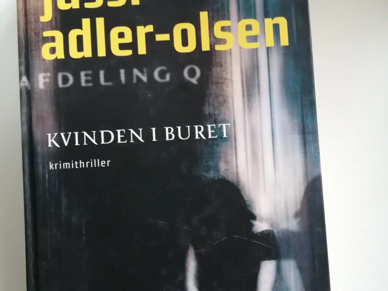 Billede 1 - Kvinden i buret 