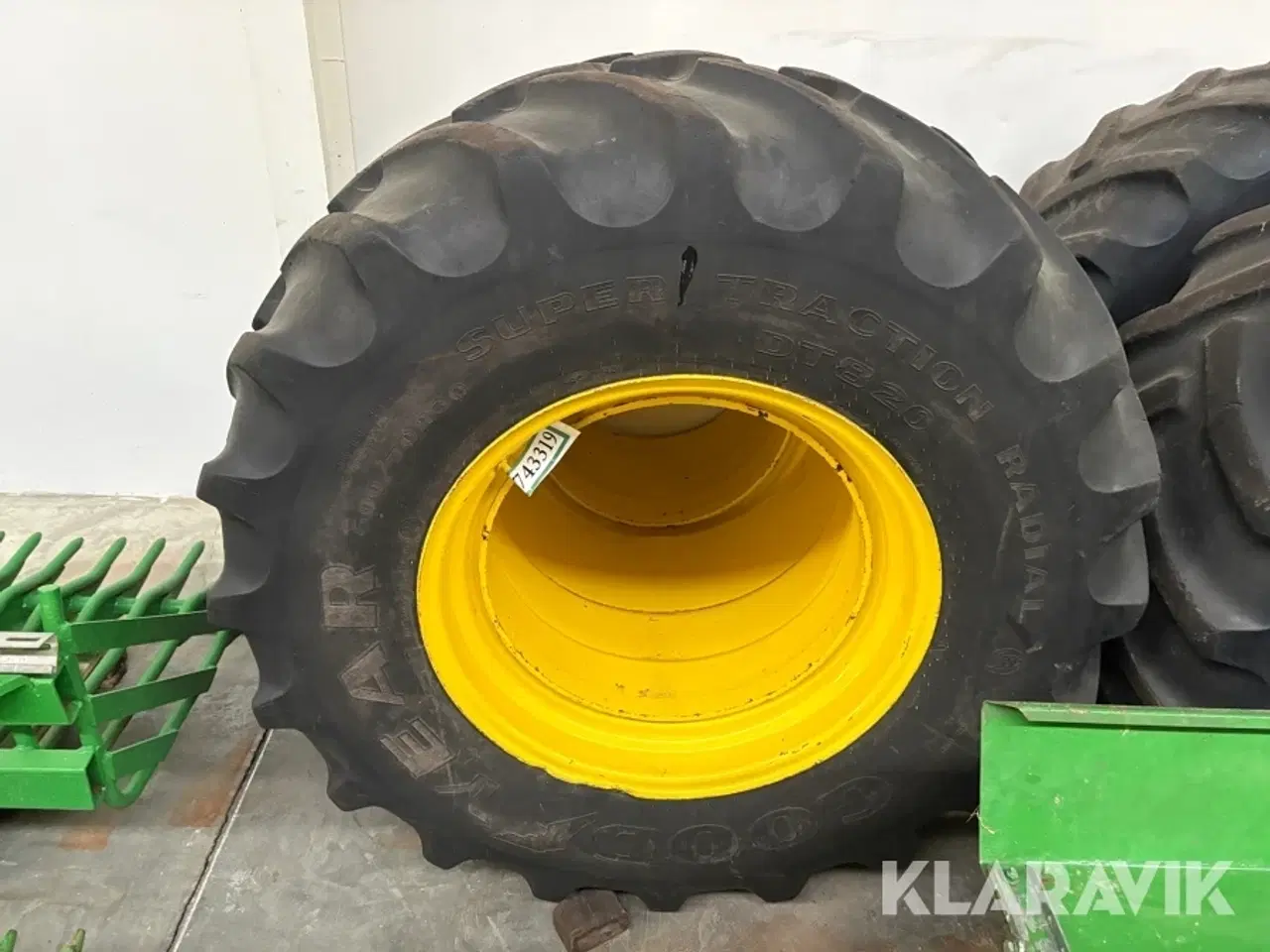 Billede 2 - Tvillingehjul Goodyear DT820 2 styk + låse