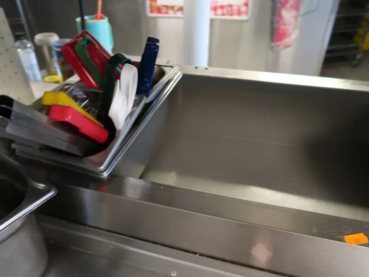 Billede 9 - Rustfri stålbord med køleenhed (varmeskab medfølger ikke)