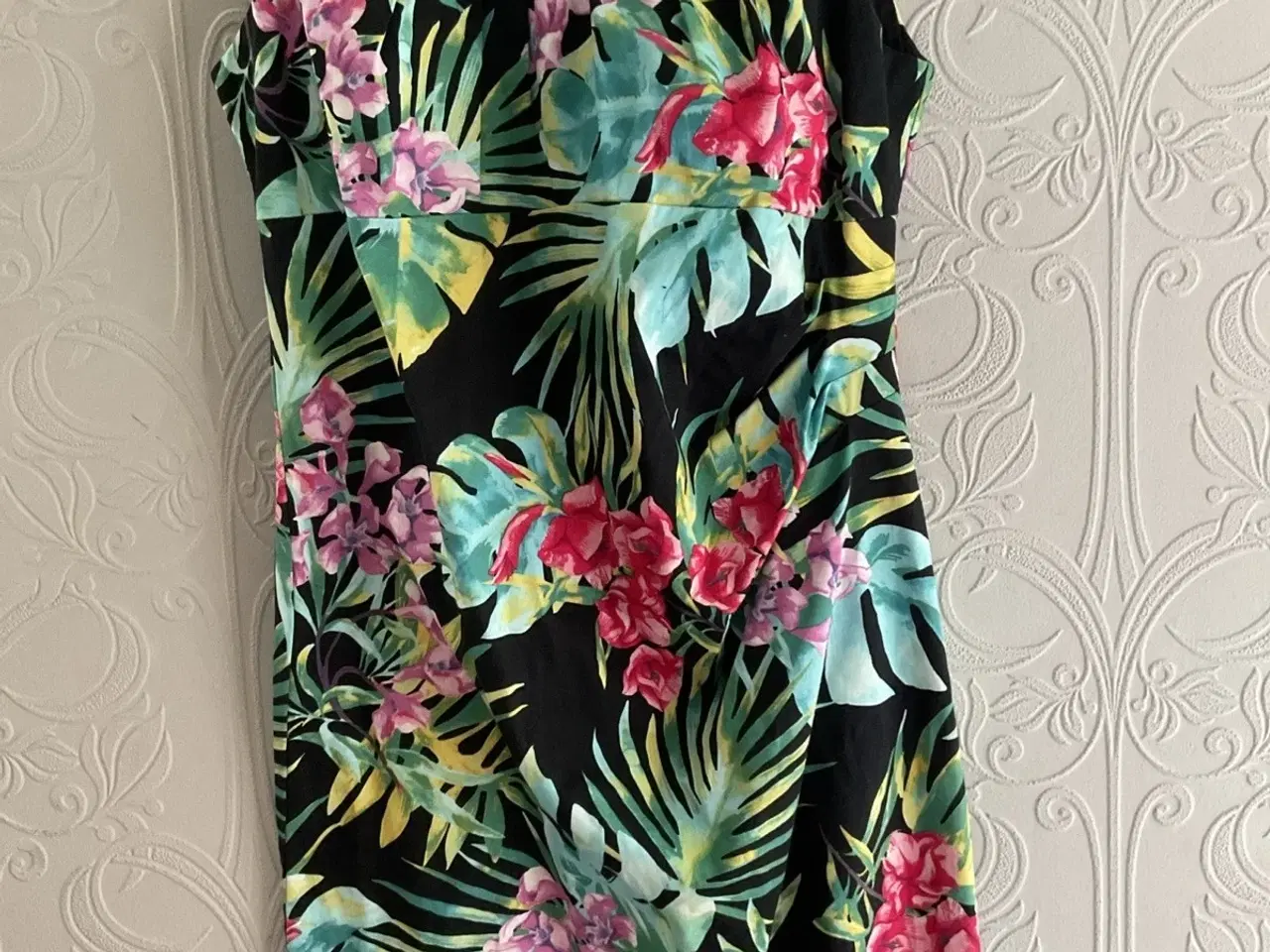 Billede 6 - Kjole med tropepri. Skaterdress-Passf. Str: 38/40-