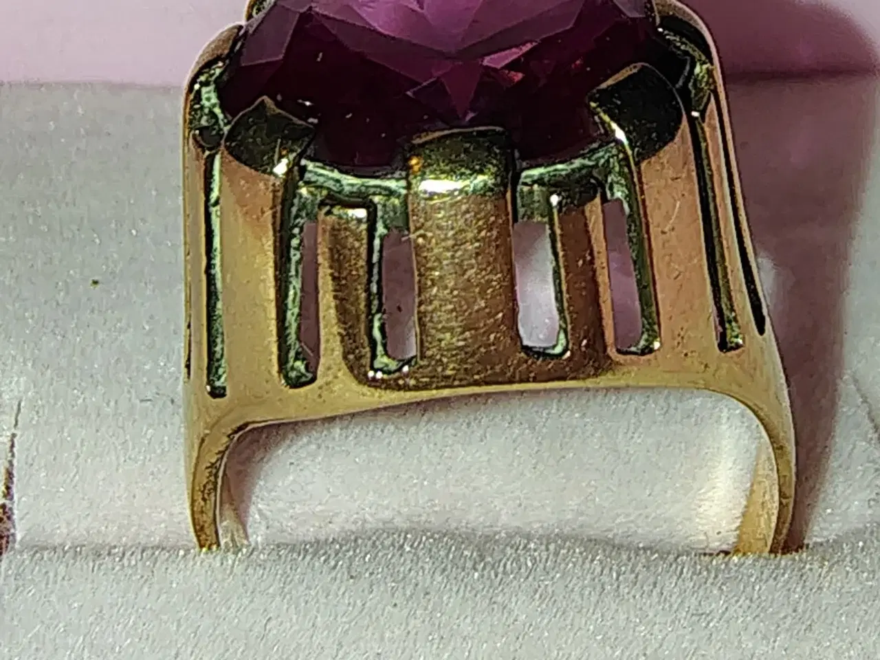 Billede 1 - Antik Ring med sten