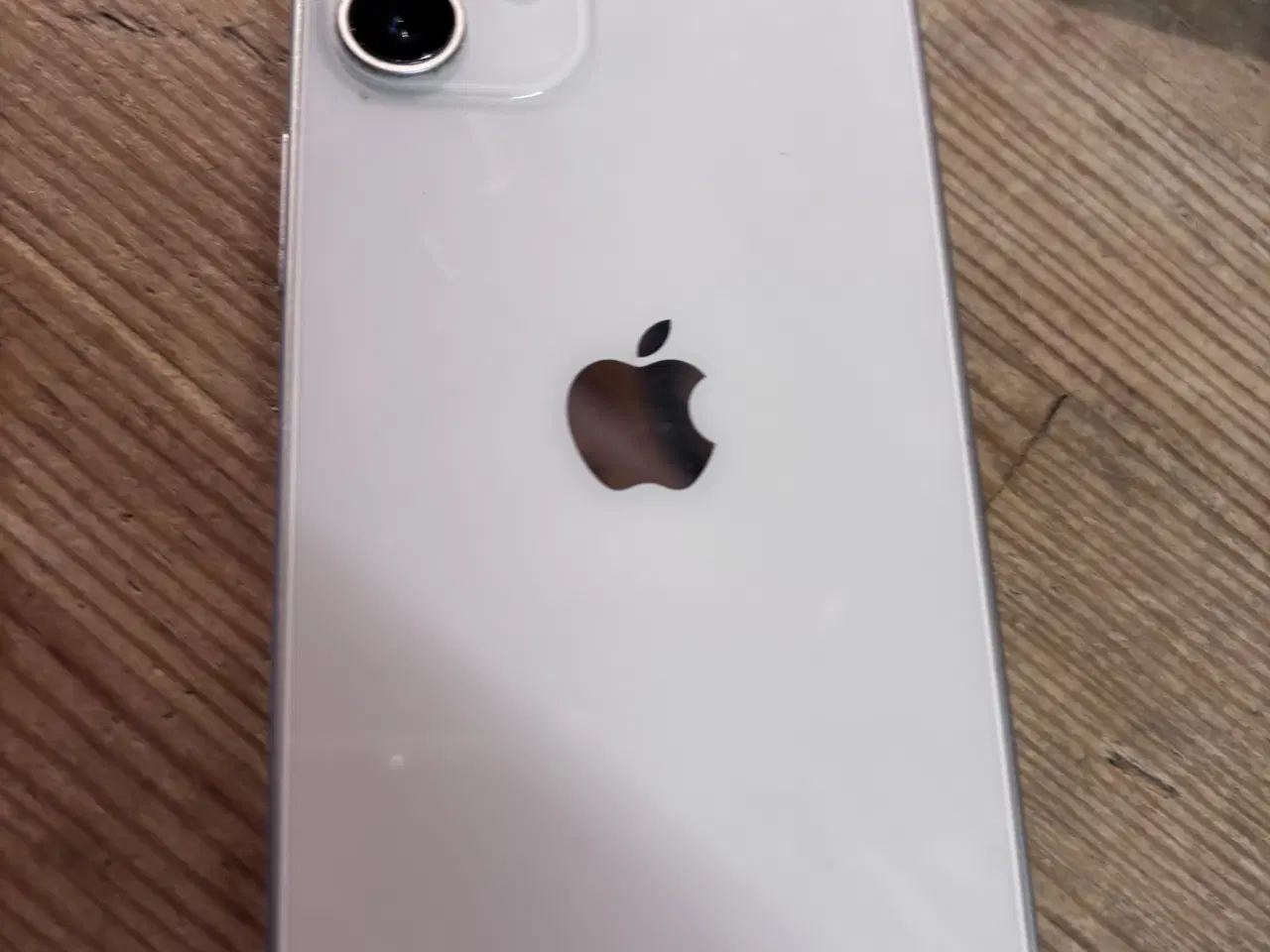 Billede 2 - Meget god stand, velholdt Iphone i hvid/sølvkant