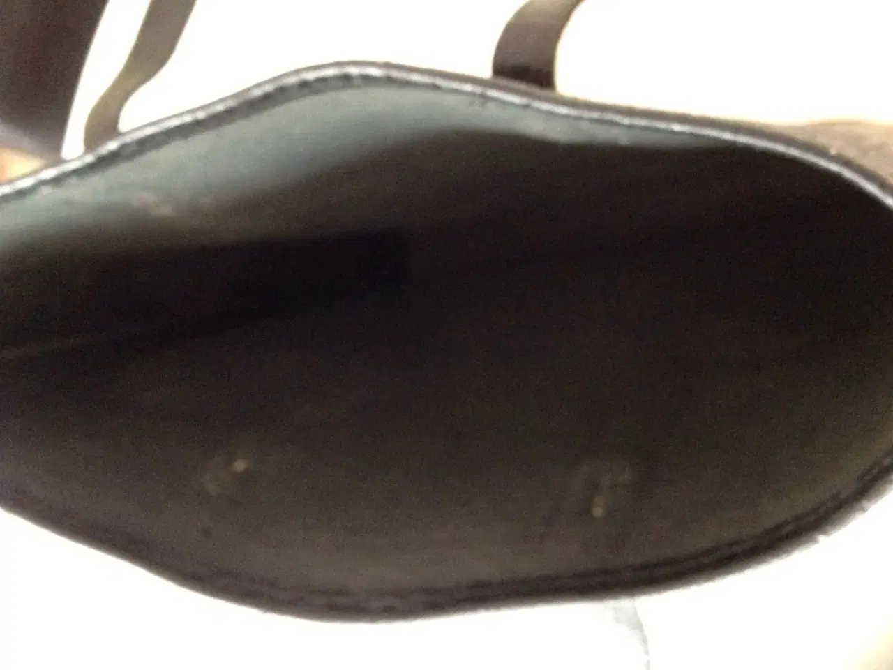 Billede 3 - Sort taske i slangeskind preget læder