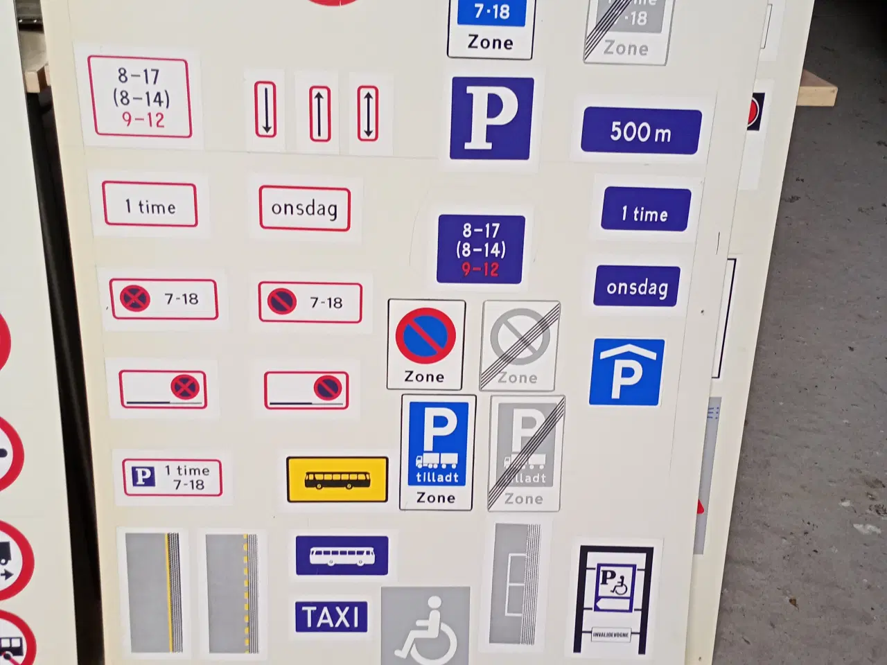 Billede 1 - Gamle Teori skilte og 2 stk blik skilte