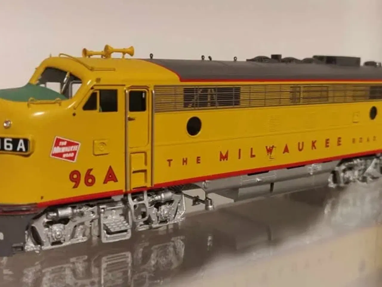 Billede 2 - OMI Modeltog lokomotiv Milwaukee Road. FP7A H0. 