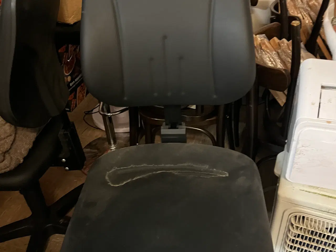 Billede 2 - Læderstole til spillehal