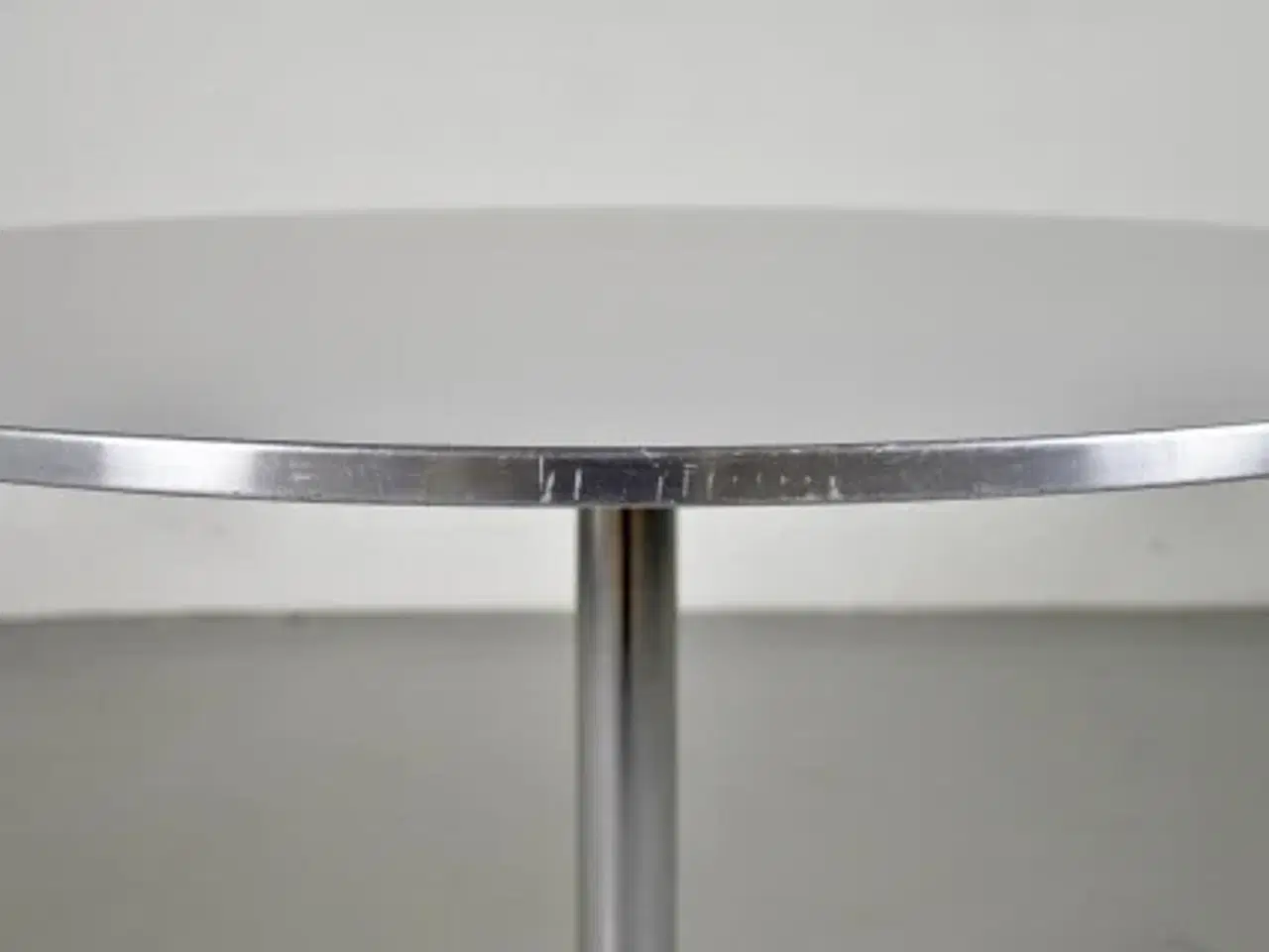 Billede 5 - Rundt cafébord med grå laminat og stål kant