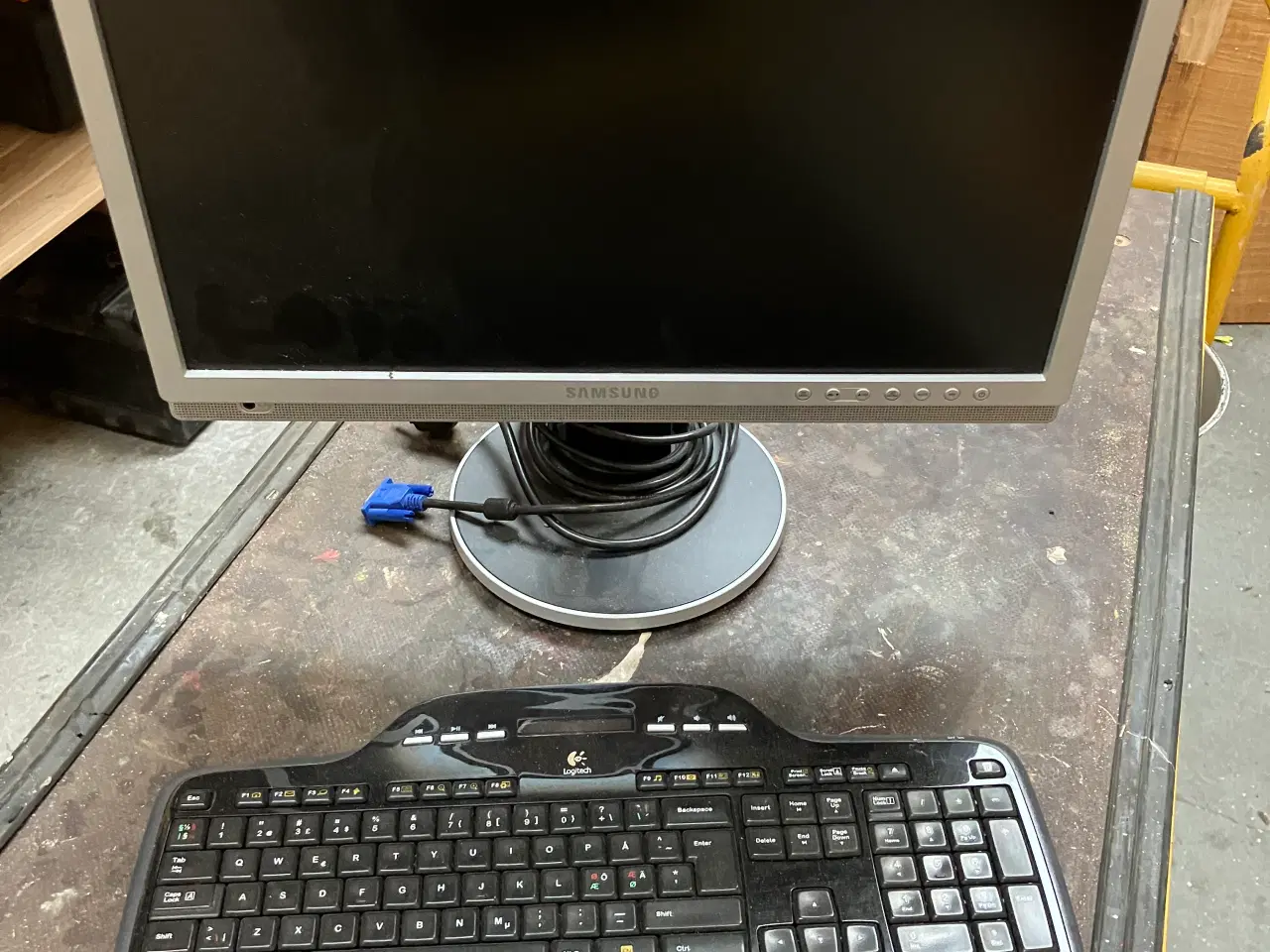 Billede 1 - PC skærm & tastatur 