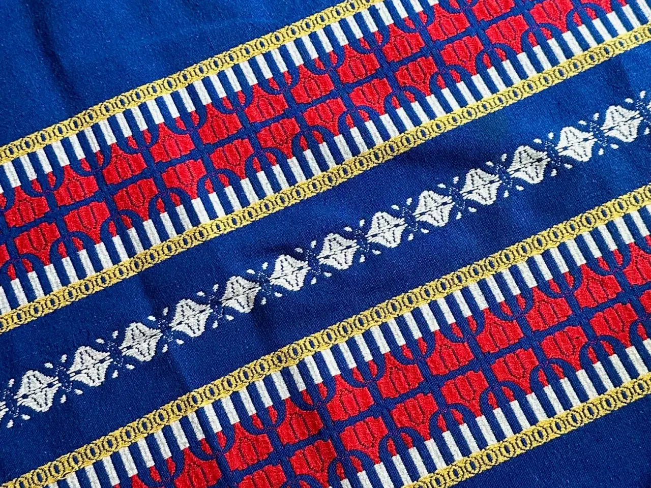 Billede 5 - Blå juledug m vævning, 130 x 117 cm