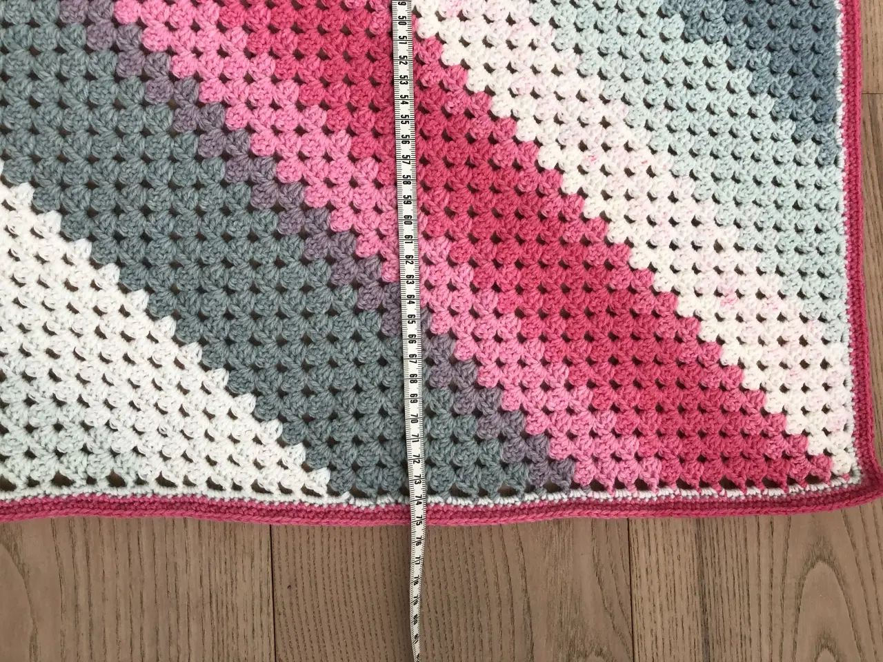 Billede 2 - Hæklet barnevognstæppe