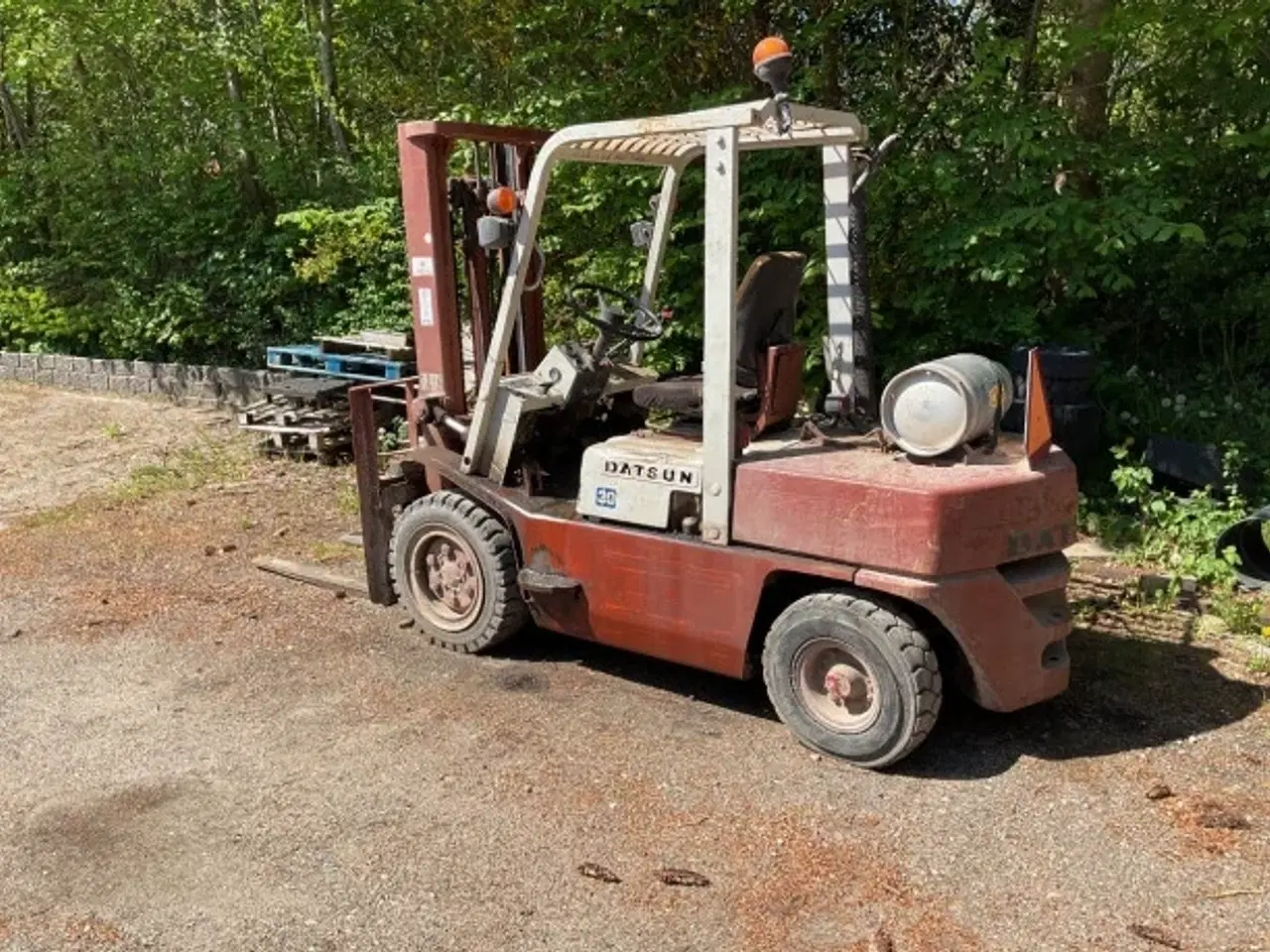 Billede 1 - Nissan 3000 Kg Gastruck med gaffelflytter Afhentning