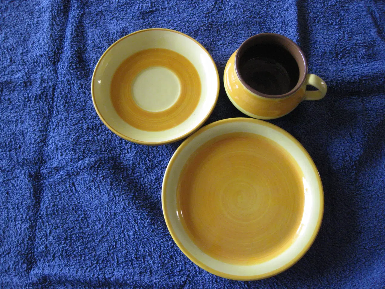 Billede 2 - Kaffe Te sæt, keramisk. Kop, underkop, tallerken.