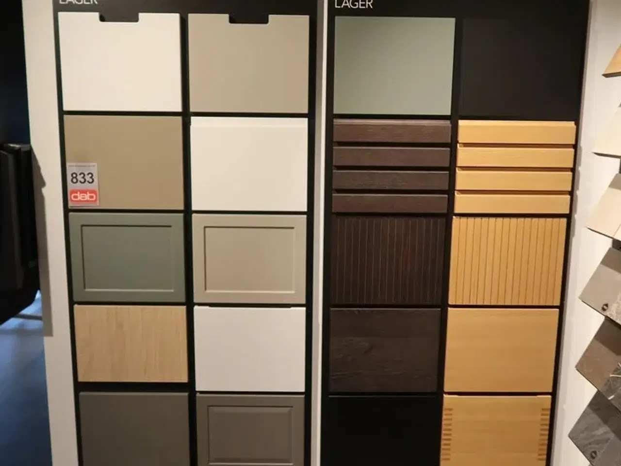 Billede 2 - Vægplader med parti Låger, bordpladeprøver, greb m.m.