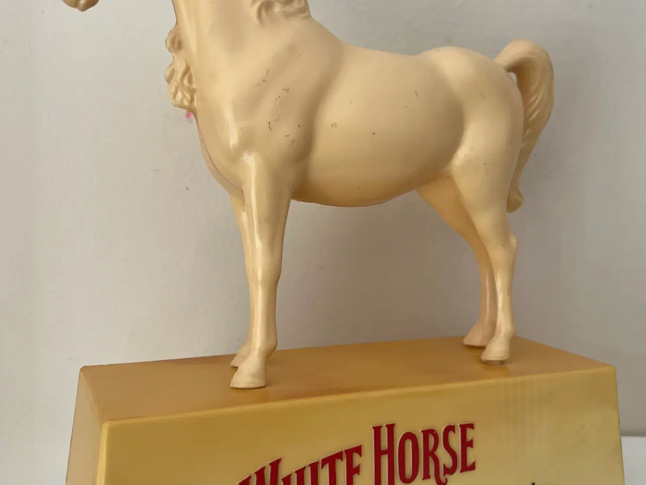 Billede 2 - White Horse whisky reklame figur fra 60-70’erne 