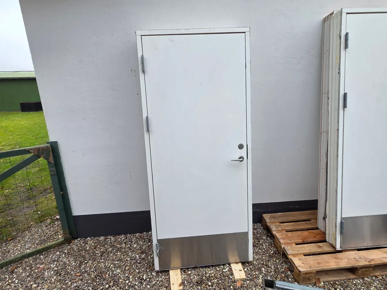 Billede 1 - Yderdør hvidmalet fyrretræ