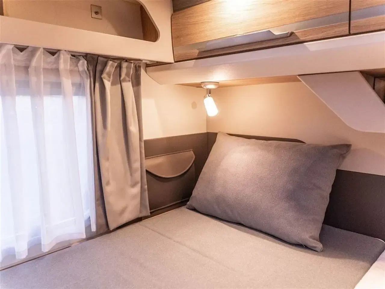 Billede 19 - 2017 - Knaus Sky TI 650 MEG Platinum Selection Automatgear og langsgående senge