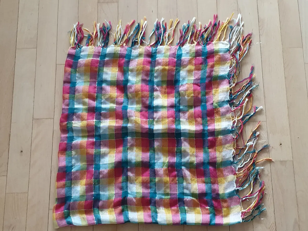 Billede 1 - Tørklæde stort 1mx1m m sølvtråde