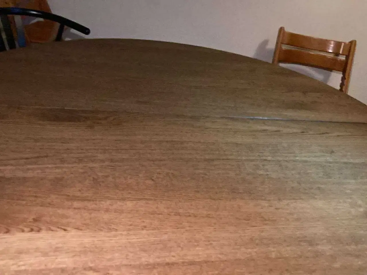 Billede 4 - Lækkert spisebord i egetræsfiner brun bejdse