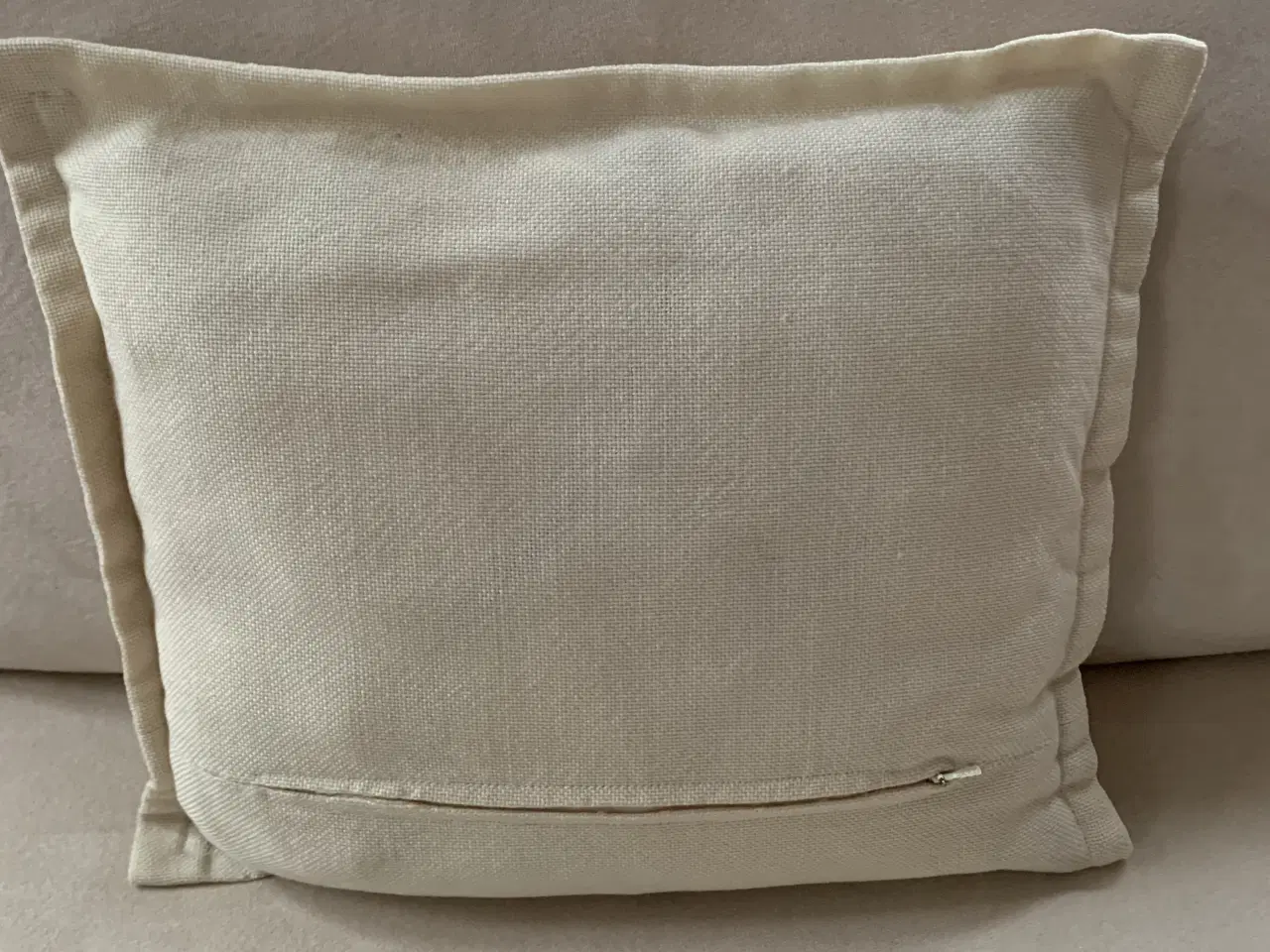 Billede 15 - Broderede vintagesofapuder i fin stand