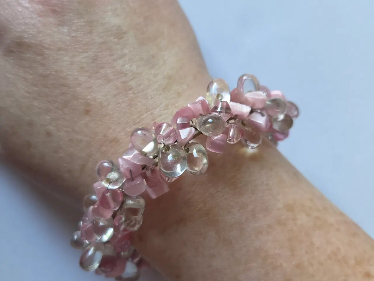 Billede 2 - Rosa og klar perle armbånd