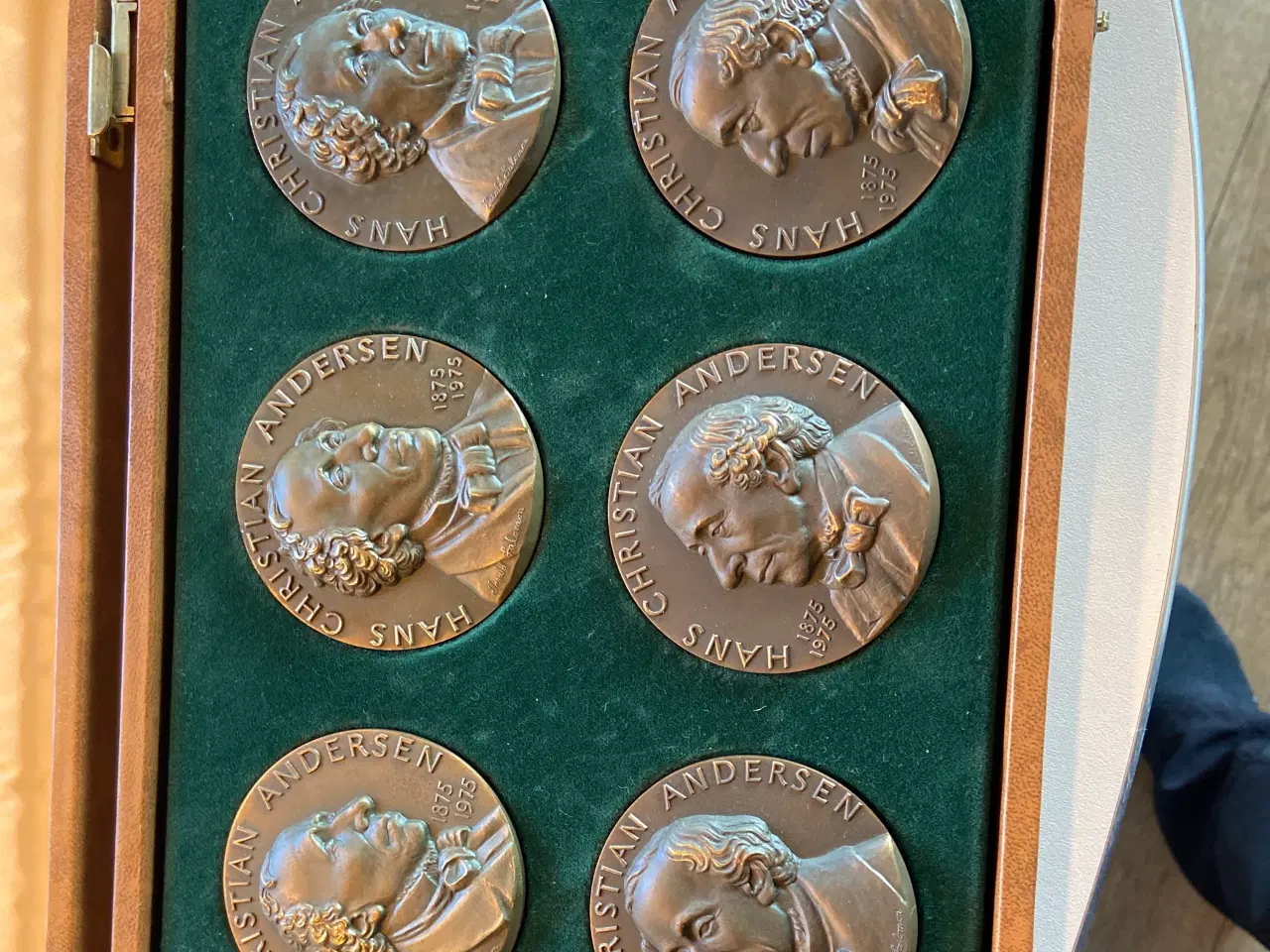 Billede 1 - H C Andersen medaljer 8 stk