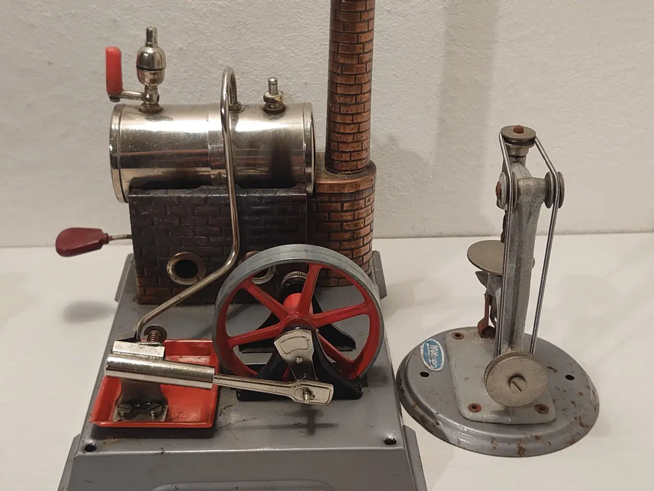 Billede 1 - Wilesco dampmaskine D5 incl.boremaskine.1970´erne.