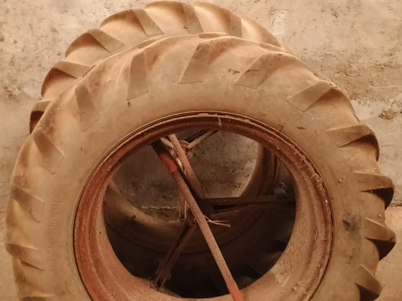 Billede 2 - Tvillinghjul fra Massey Ferguson 35