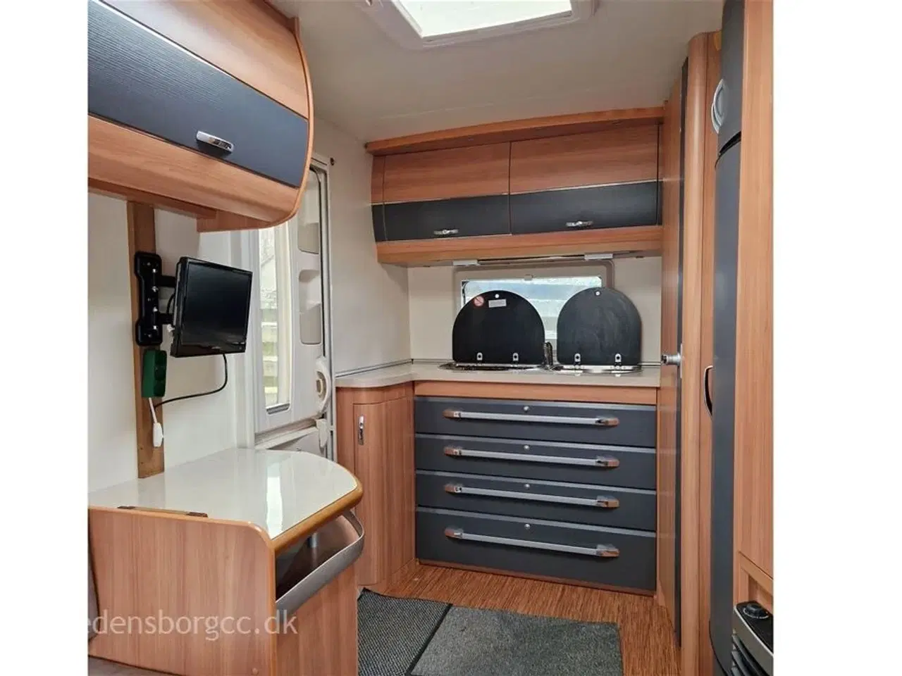 Billede 3 - 2013 - Hobby De Luxe 380 TB   NEM LILLE REJSEVOGN SOM KAN TRÆKKES AF DE FLESTE BILER.