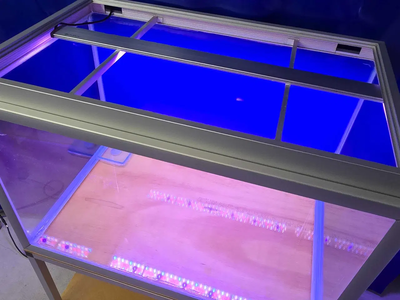 Billede 4 - Akvarie 200 liter med bord.