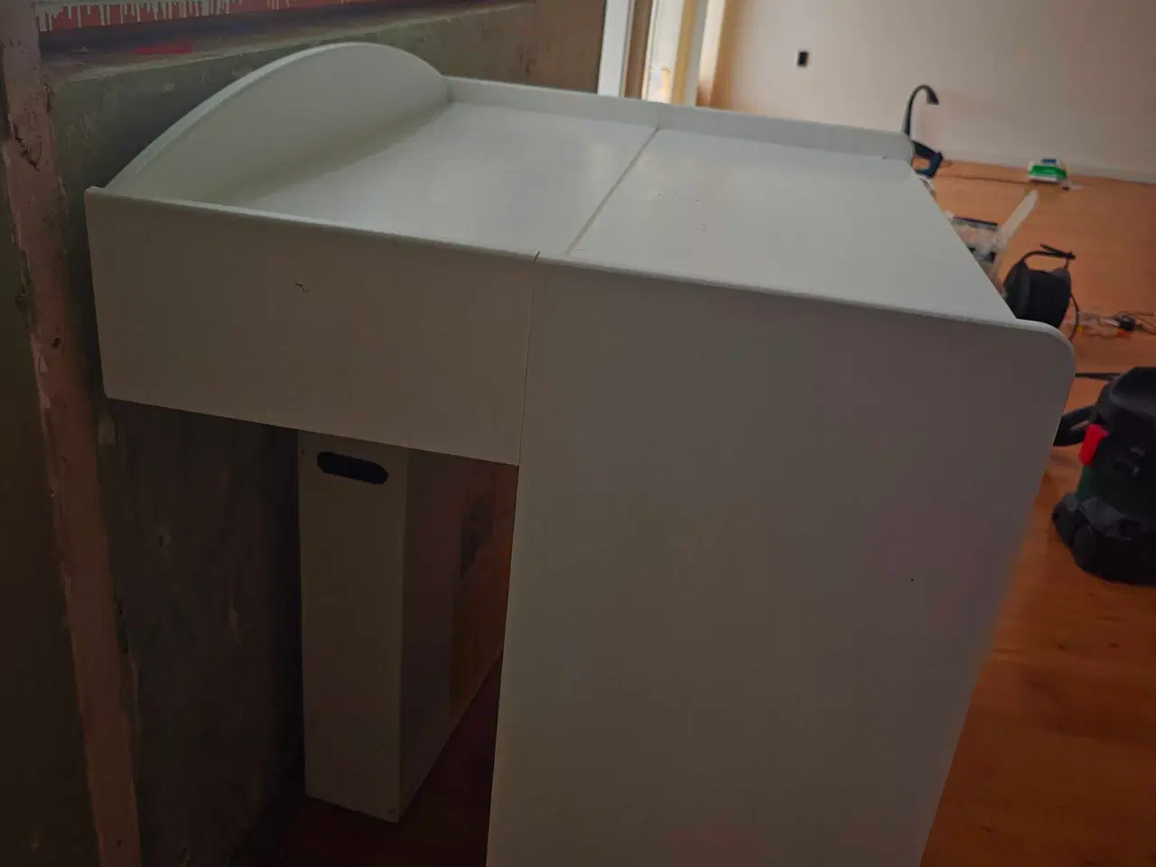 Billede 5 - Gratis puslebord – Skal hentes i dag i Taastrup!