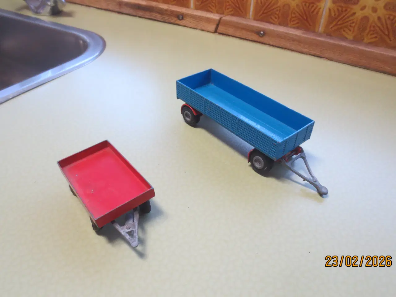 Billede 1 - 2 stk Forskellige Tekno Anhængere