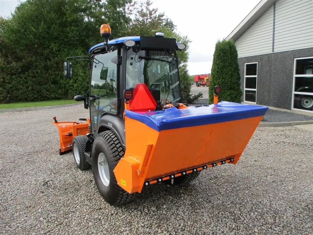 Billede 11 - Solis 26 HST Snow Edition med frontlift, front PTO, Vario SHL150 sneplov og SSP140 saltudlægger