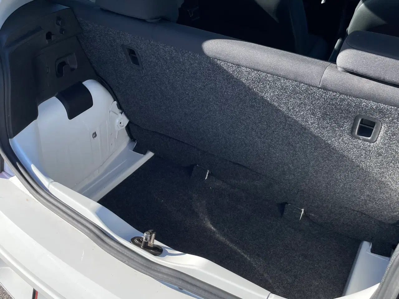 Billede 5 - VW up - lavt km tal