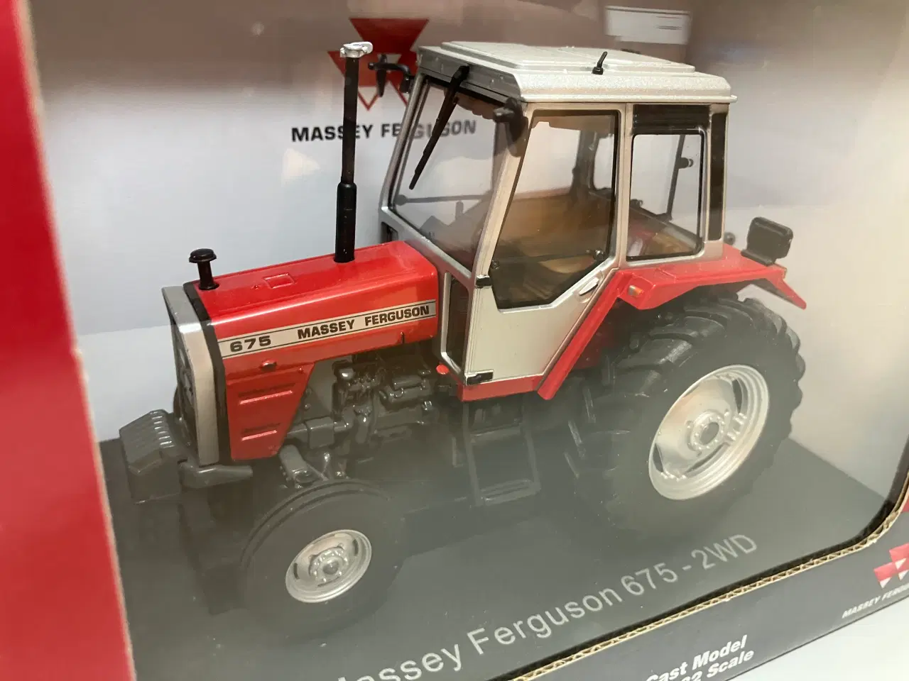 Billede 1 - 1:32 Massey Ferguson 675 2WD