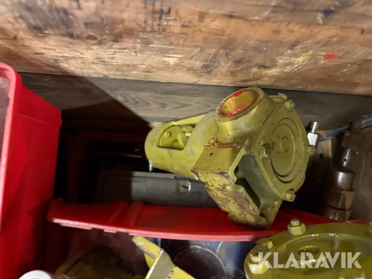 Billede 6 - Samlet lot - Rotan pumper, reol og afdækning