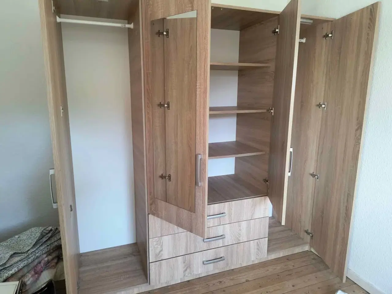 Billede 5 - Vellerup garderobeskab fra Jysk