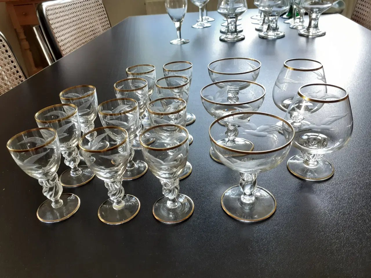 Billede 1 - Mågestel glas m/ guldkant