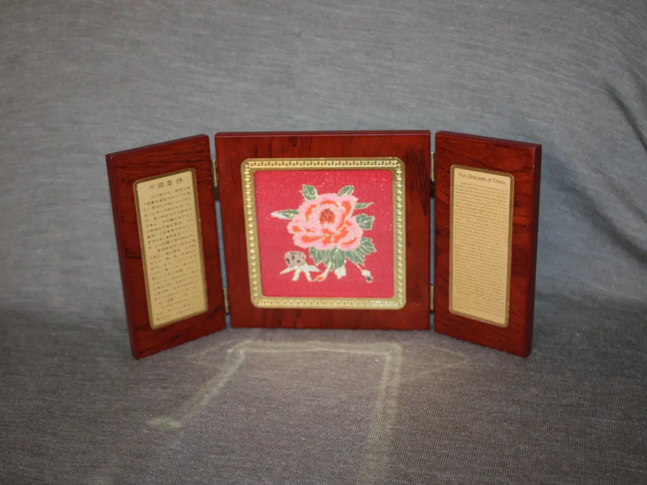 Billede 2 - Yun Brocade of China Silke og træ souvenir  13 cm 