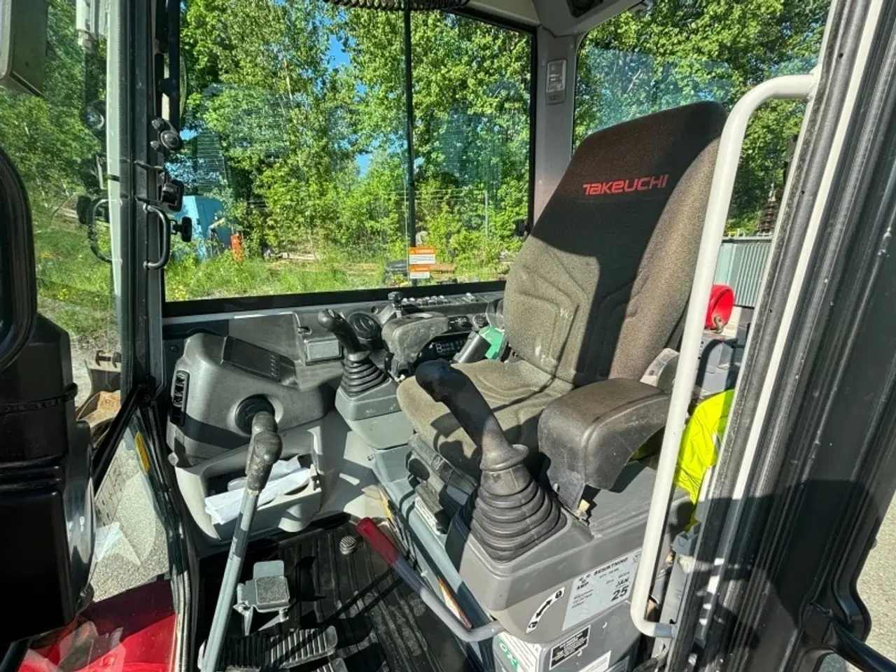 Billede 4 - Takeuchi TB240 gravemaskine med 8 redskaber