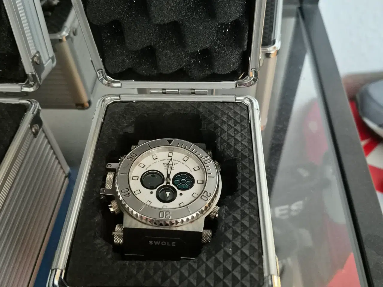 Billede 1 - SWOLE UR